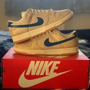 Nike dunks low, men’s size 9.5